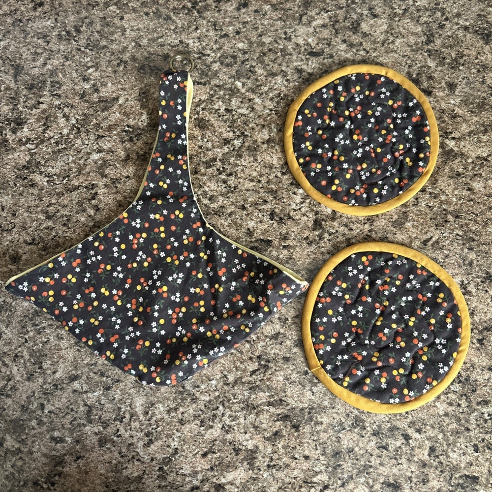 VTG Flowered Potholders With Hanger Pouch Brown Yellow 70s 80s - Picture 1 of 4